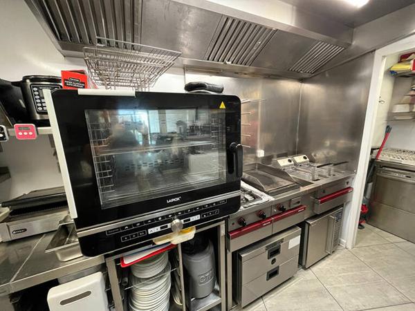 Très belle opportunité : FDS Restaurant Rapide Zone des landiers de 115 m2