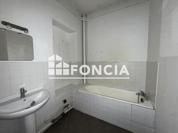 Location Appartement 3 pièces 100.43 m² - 14 AVENUE DE GAULLE Charleville-mezieres 08000
