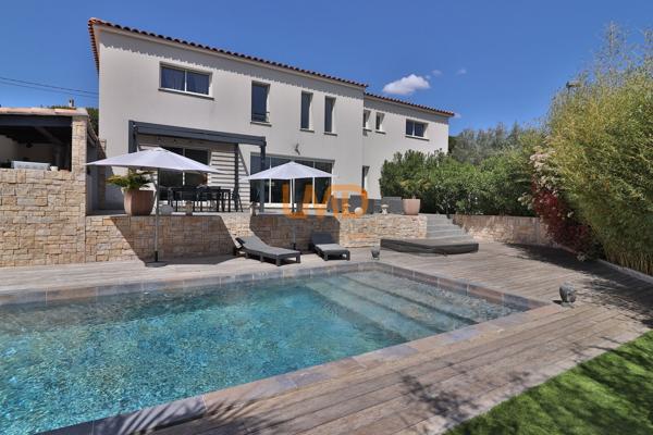Villa contemporaine 4 chambres-Piscine-Secteur Eoures très recherché