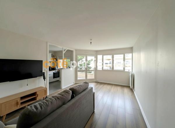 Vente
                Appartement48 m² - 2 Pièces -
                    POITIERS (86000)