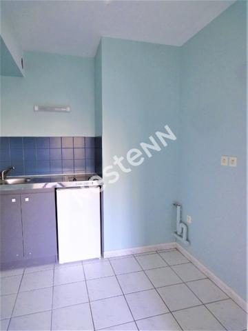 GRAND STUDIO RENOVE AVEC PARKING - SECTEUR CHAMP DE MARS
