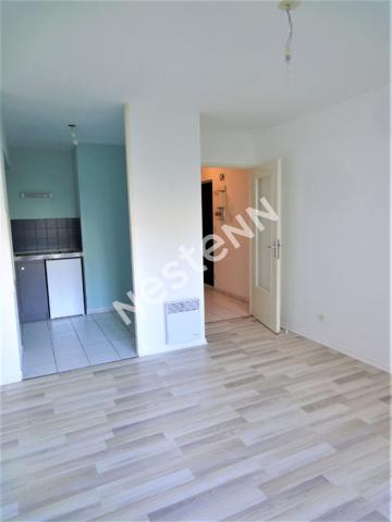 GRAND STUDIO RENOVE AVEC PARKING - SECTEUR CHAMP DE MARS