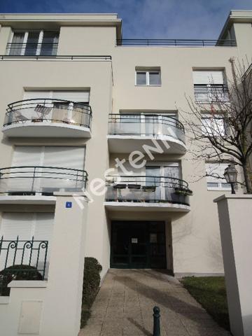 GRAND STUDIO RENOVE AVEC PARKING - SECTEUR CHAMP DE MARS