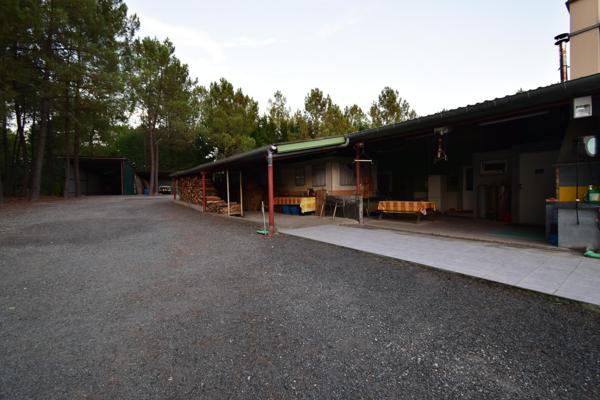 Pavillon de chasse de 600m² avec salle de réception de 218m²