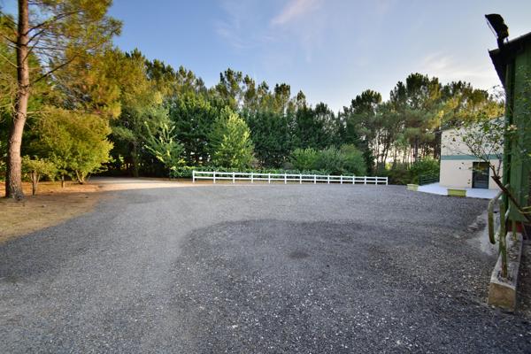Pavillon de chasse de 600m² avec salle de réception de 218m²