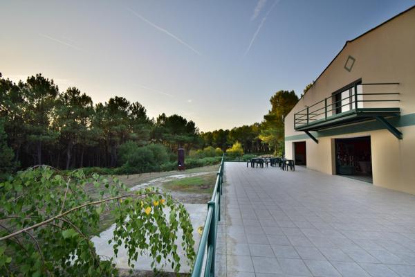 Pavillon de chasse de 600m² avec salle de réception de 218m²
