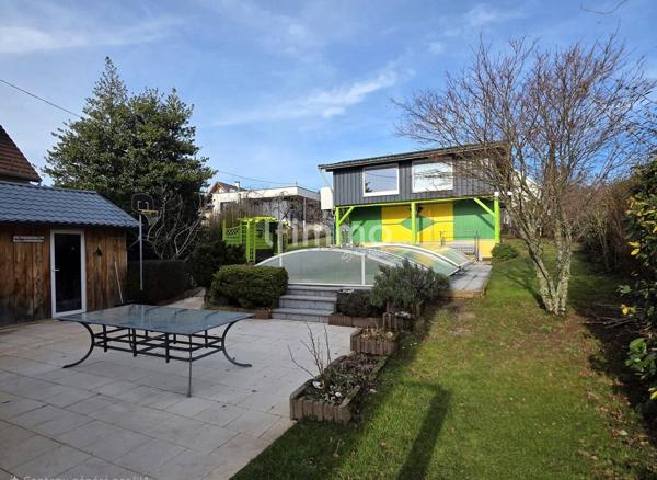 Belle propriété atypique avec véranda, piscine et dépendance