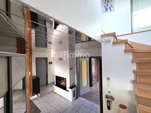 Belle propriété atypique avec véranda, piscine et dépendance