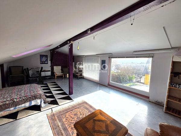 Belle propriété atypique avec véranda, piscine et dépendance