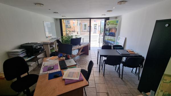 Le muy (83490) – maison de village appartements et commerce