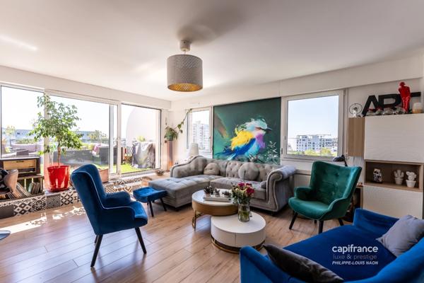 A moins de 10 minutes de la Place de la République, venez découvrir dans une résidence de Standing, ce bel appartement lumineux situé au dernier étage et orienté plein sud !