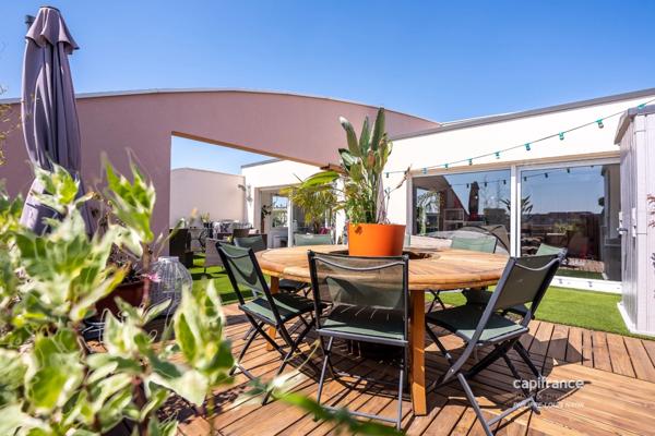 A moins de 10 minutes de la Place de la République, venez découvrir dans une résidence de Standing, ce bel appartement lumineux situé au dernier étage et orienté plein sud !