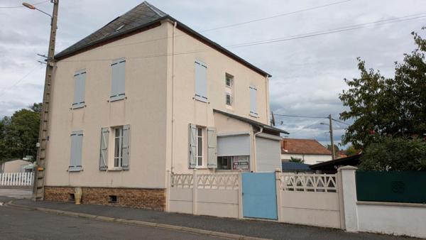 Entre VICHY et MOULINS, grande maison familiale