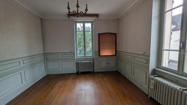 Entre VICHY et MOULINS, grande maison familiale