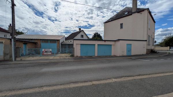 Entre VICHY et MOULINS, grande maison familiale