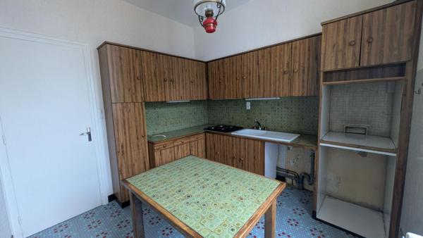 Entre VICHY et MOULINS, grande maison familiale
