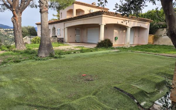 Maison à vendre    4 pièces •  Nice