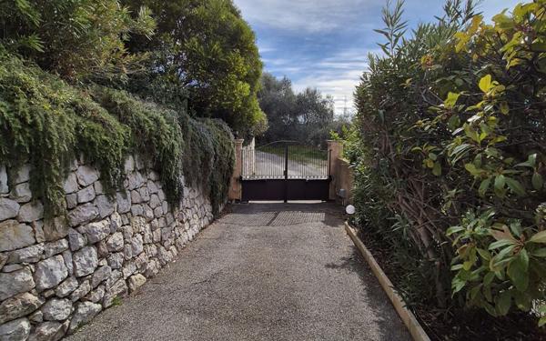 Maison à vendre    4 pièces •  Nice