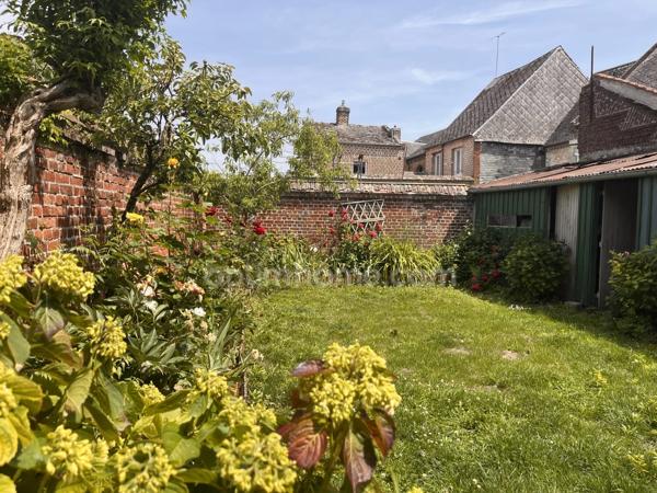 Maison de caractère en briques – 146 m² – Jardin intimiste – Combles aménageables – Centre-ville de Marle