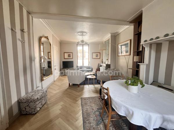 Maison de caractère en briques – 146 m² – Jardin intimiste – Combles aménageables – Centre-ville de Marle