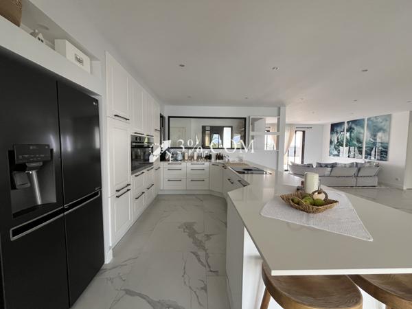 Villa 6 pièce(s) 3 chambre(s) 185 m²