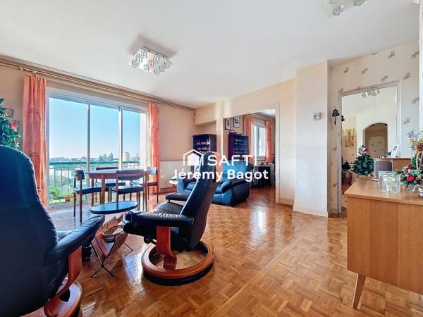 Le calme et la luminosité d'un dernier étage