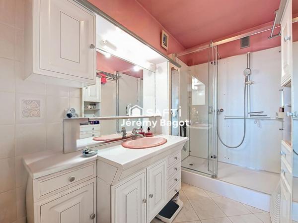 Le calme et la luminosité d'un dernier étage