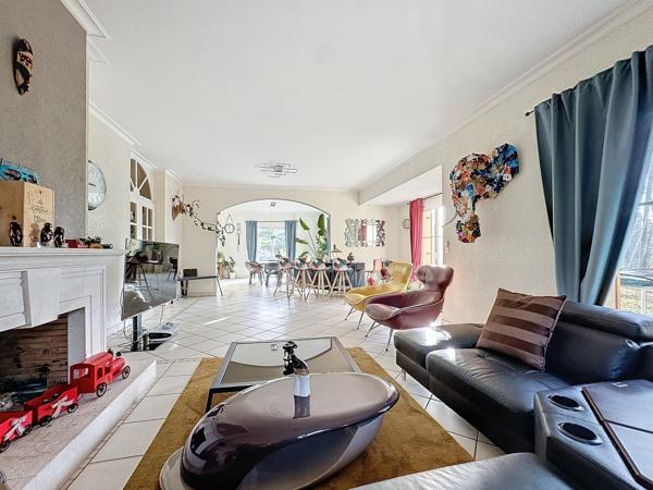 Maison à vendre 8 pièces GEX (01)