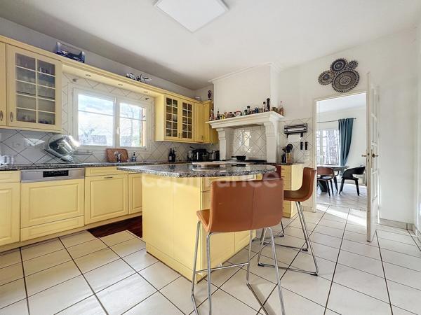 Maison à vendre 8 pièces GEX (01)