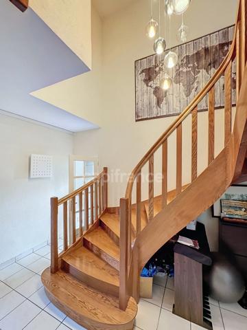 Maison à vendre 8 pièces GEX (01)