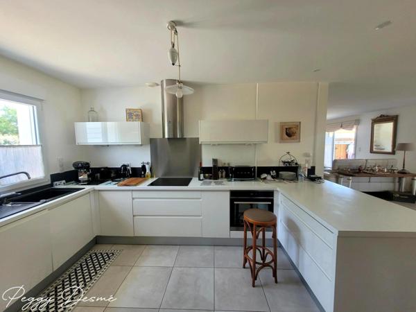 Dpt Charente Maritime (17), à vendre CHATELAILLON PLAGE Villa de 170 m² - Piscine - Terrain de 627 m²