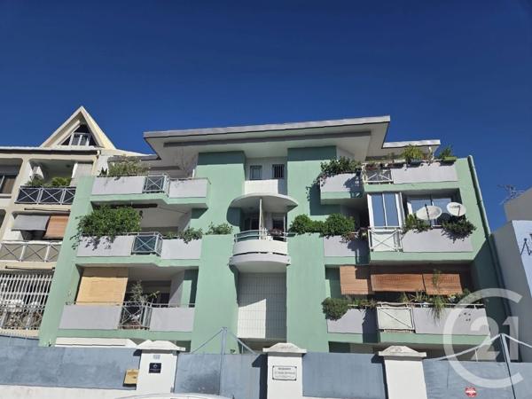 Appartement F6 à vendre  6 pièces - 144 m2 ST DENIS - 974