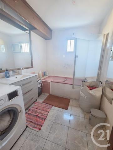 Appartement F6 à vendre  6 pièces - 144 m2 ST DENIS - 974