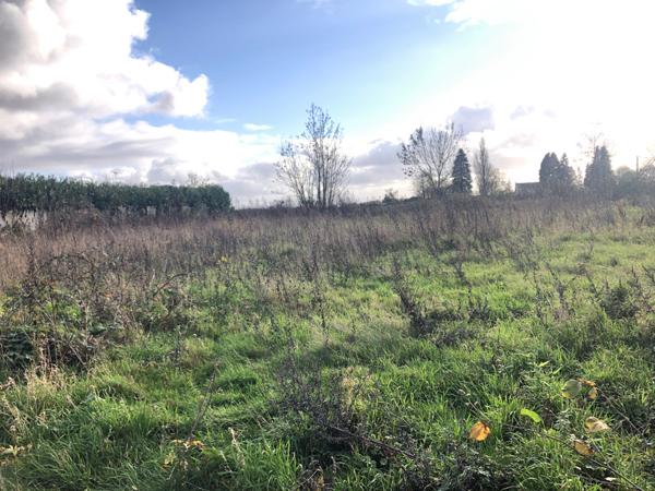 MAGNIFIQUE TERRAIN À BATIR CLOS ET VIABILISE D' UNE SURFACE DE 980 M2 AU CALME A 10 MINUTES DE MÉRU  Méru (60110)