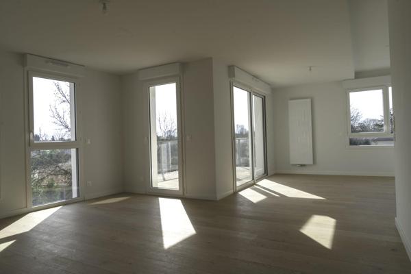 Appartement T5 - Triple exposition - Terrasse - 2 Parking - Livré