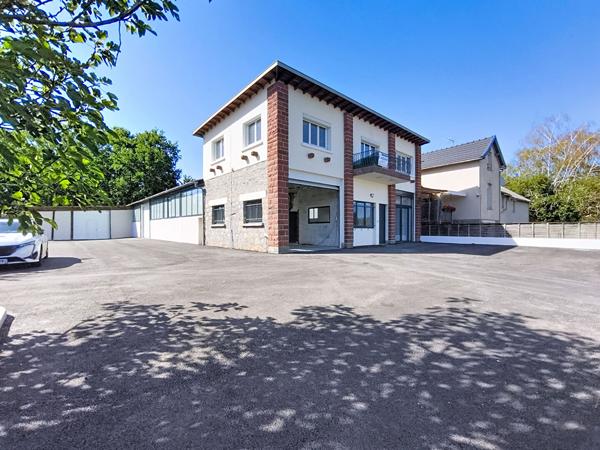 Local commercial et bureau (109m²) + entrepôt (440 m²) à louer Malemort