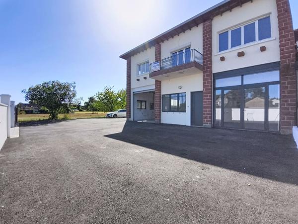 Local commercial et bureau (109m²) + entrepôt (440 m²) à louer Malemort