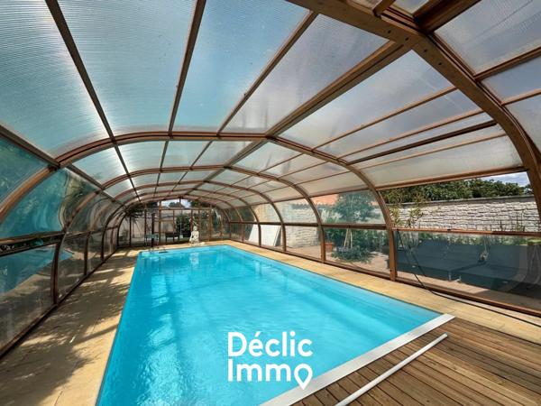 Vente maison bourgeoise La jarrie, 351m² 10 pièces 880 000€ avec piscine