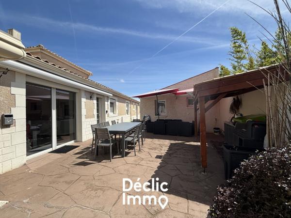 Vente maison bourgeoise La jarrie, 351m² 10 pièces 880 000€ avec piscine