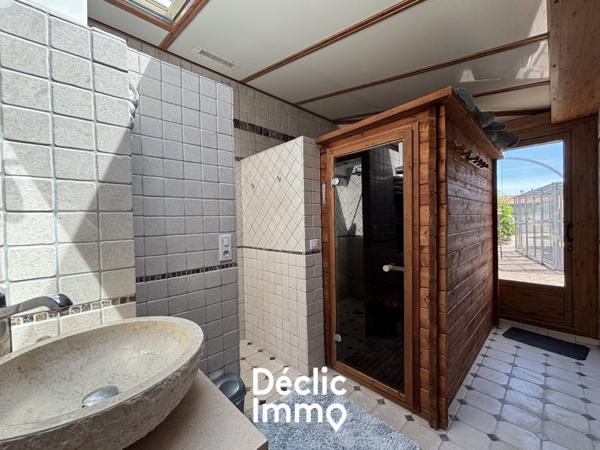 Vente maison bourgeoise La jarrie, 351m² 10 pièces 880 000€ avec piscine