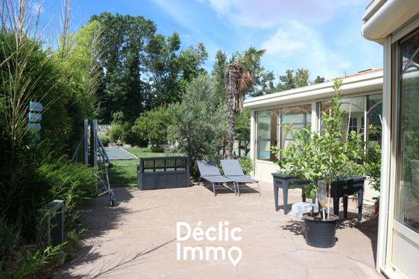 Vente maison bourgeoise La jarrie, 351m² 10 pièces 880 000€ avec piscine