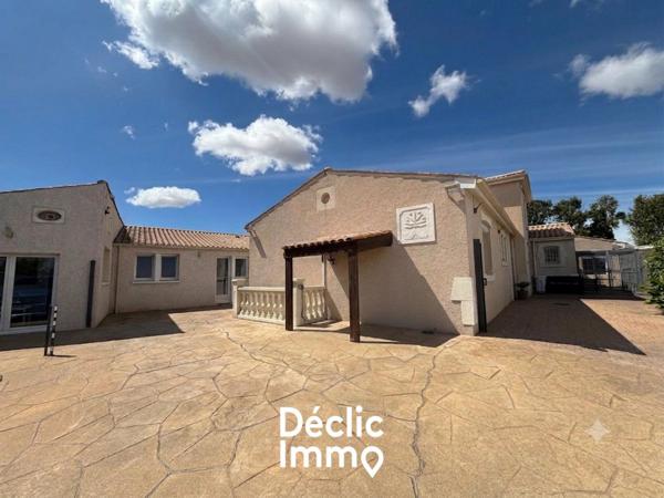 Vente maison bourgeoise La jarrie, 351m² 10 pièces 880 000€ avec piscine