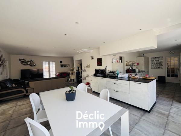 Vente maison bourgeoise La jarrie, 351m² 10 pièces 880 000€ avec piscine
