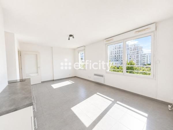 Appartement
         2 pièces
        - 41 m² 210 000 € *