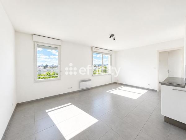 Appartement
         2 pièces
        - 41 m² 210 000 € *