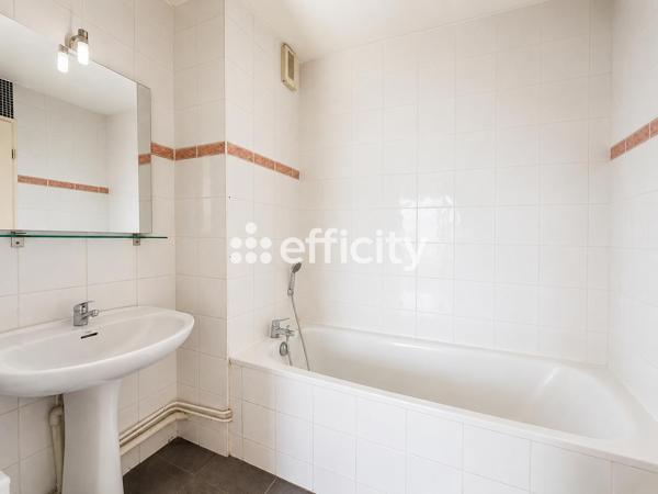 Appartement
         2 pièces
        - 41 m² 210 000 € *