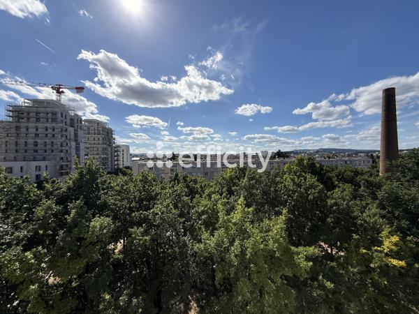 Appartement
         2 pièces
        - 41 m² 210 000 € *