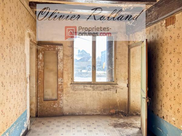 49160 - Longué-Jumelles Maison de bourg  à rénover intégralement