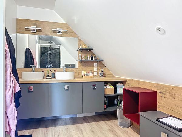 Maison à vendre à Châteauneuf du Faou - 5 pièces, 4 chambres sur sous-sol