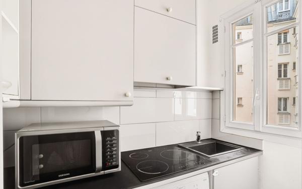 Appartement à vendre    2 pièces • 32,89 m2 Paris 18